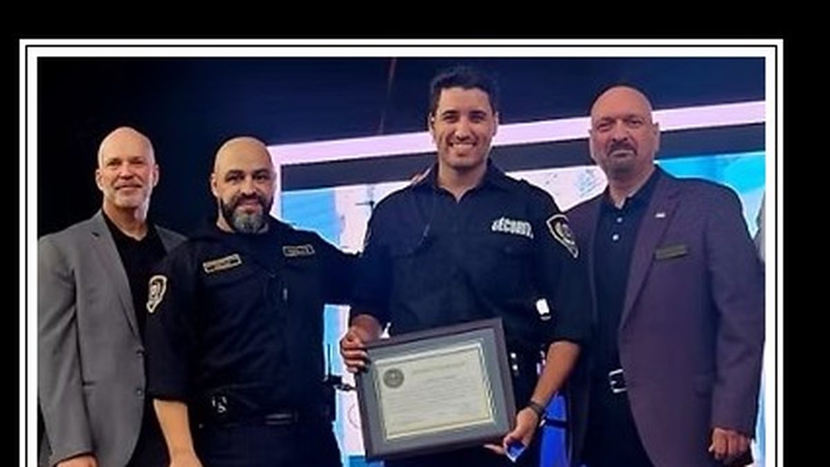 Remise du certificat à M. Younes Chbakou